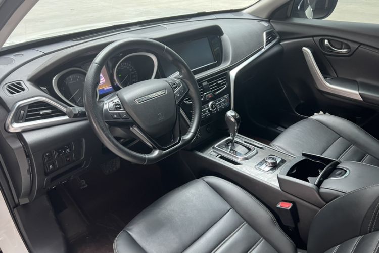 Used Venucia T90 2017 2.0L CVT Leading Edition Interior 7
