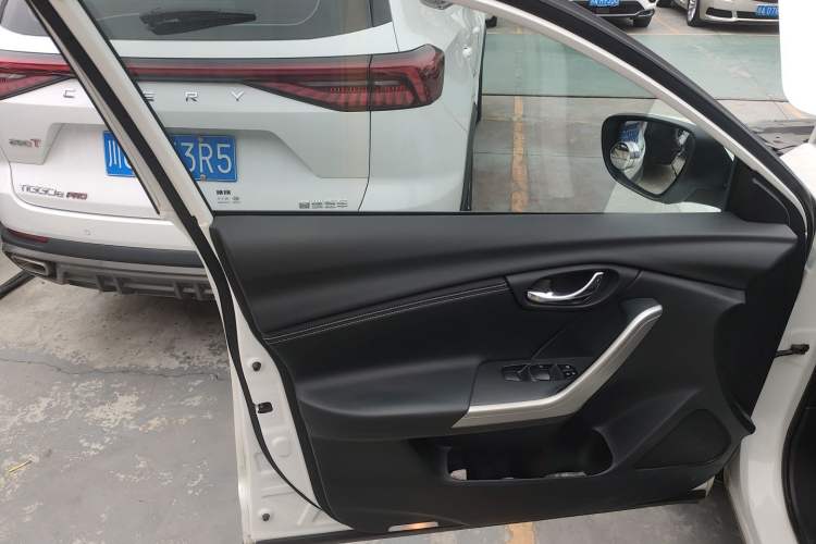 Used Venucia T90 2017 2.0L CVT Smart Edition Left Front Door Interior