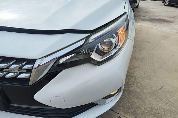 Used Venucia T90 2017 2.0L CVT Smart Edition Left Front Headlight