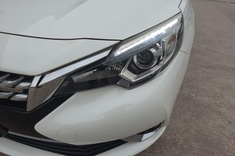 Used Venucia T90 2017 2.0L CVT Smart Edition Left Front Headlight