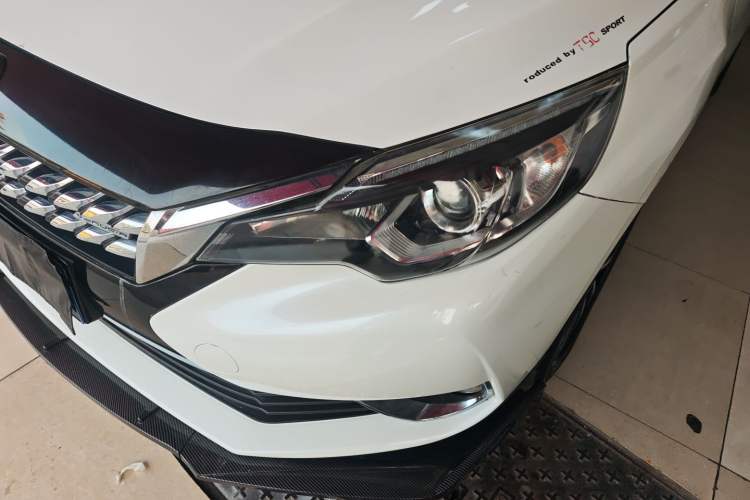 Used Venucia T90 2017 2.0L CVT Smart Edition Left Front Headlight
