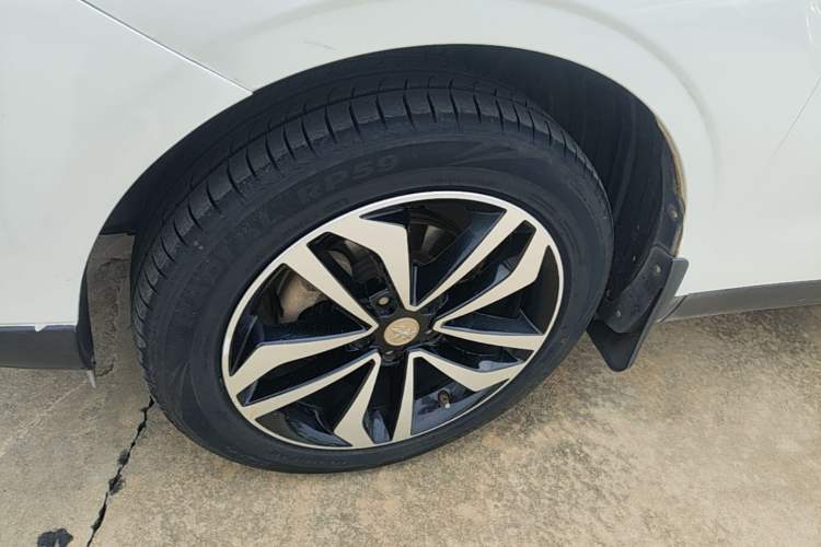 Used Venucia T90 2017 2.0L CVT Smart Edition Left Front Wheel Hub