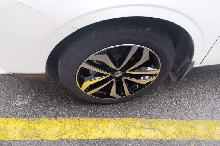 Used Venucia T90 2017 2.0L CVT Smart Edition Left Front Wheel Hub