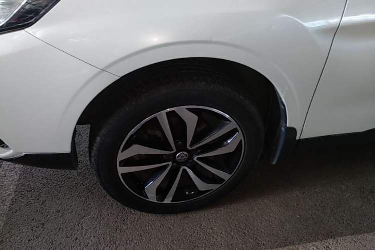 Used Venucia T90 2017 2.0L CVT Smart Edition Left Front Wheel Hub