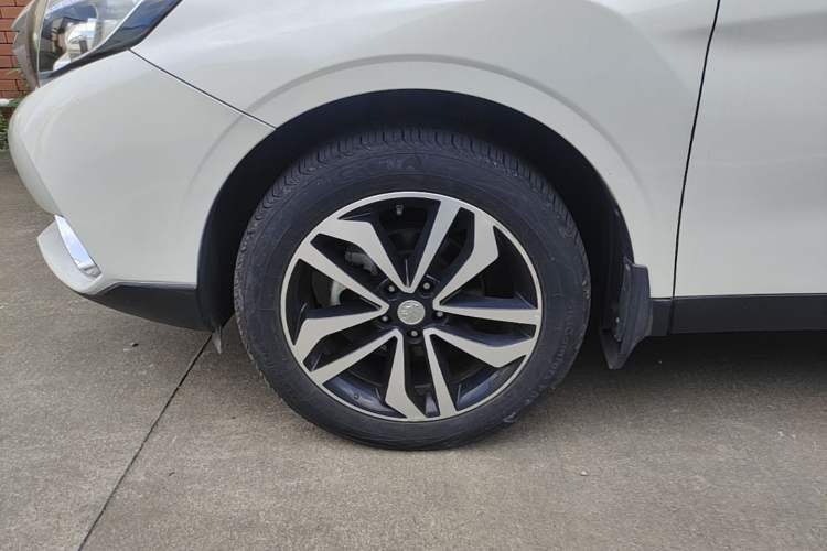 Used Venucia T90 2017 2.0L CVT Smart Edition Left Front Wheel Hub