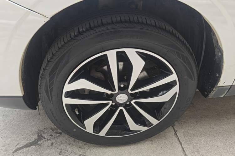 Used Venucia T90 2017 2.0L CVT Smart Edition Left Front Wheel Hub