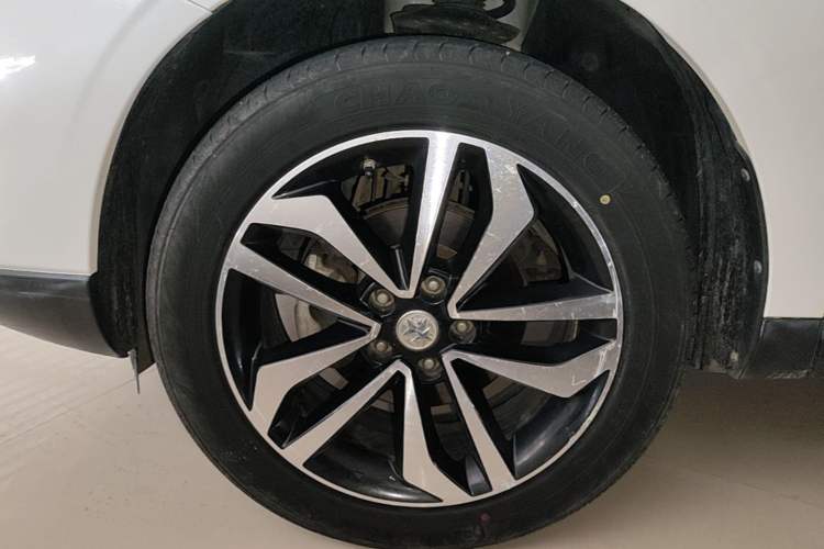 Used Venucia T90 2017 2.0L Manual ZhiShang Edition Left Front Wheel Hub