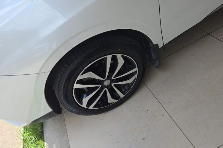 Used Venucia T90 2017 2.0L CVT Smart Edition Left Front Wheel Hub