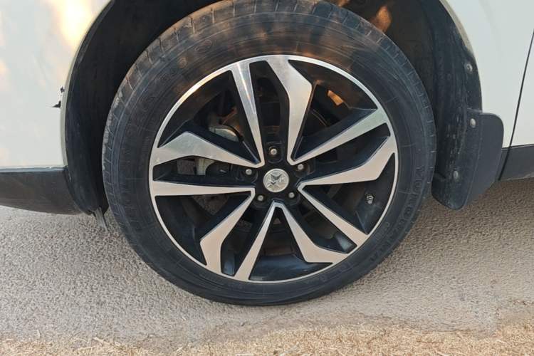 Used Venucia T90 2017 2.0L CVT Smart Edition Left Front Wheel Hub