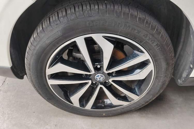 Used Venucia T90 2017 2.0L Manual Fashion Edition Left Front Wheel Hub