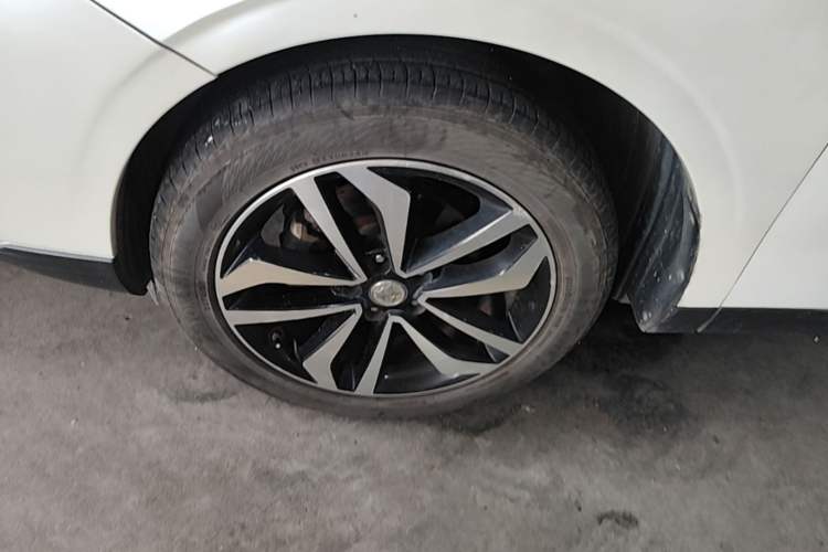 Used Venucia T90 2017 2.0L CVT Smart Edition Left Front Wheel Hub