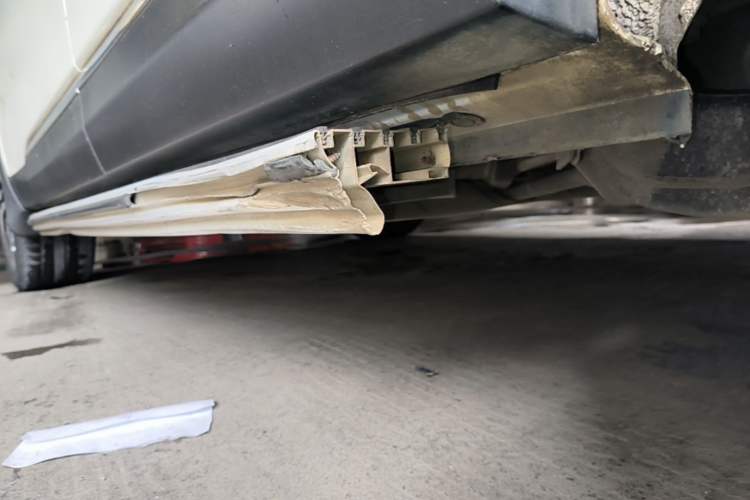 Used Venucia T90 2017 2.0L CVT Leading Edition Left Side Sill