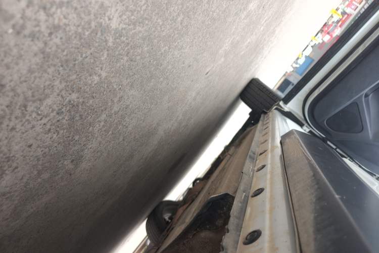 Used Venucia T90 2017 2.0L CVT Smart Edition Left Side Sill