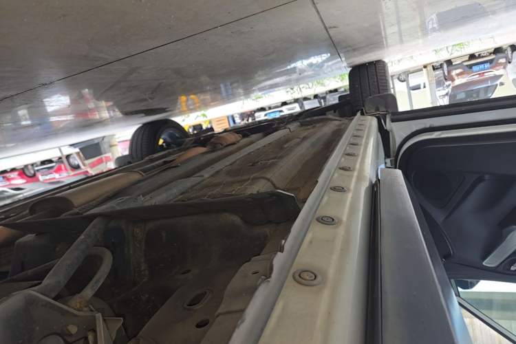 Used Venucia T90 2017 2.0L CVT Smart Edition Left Side Sill