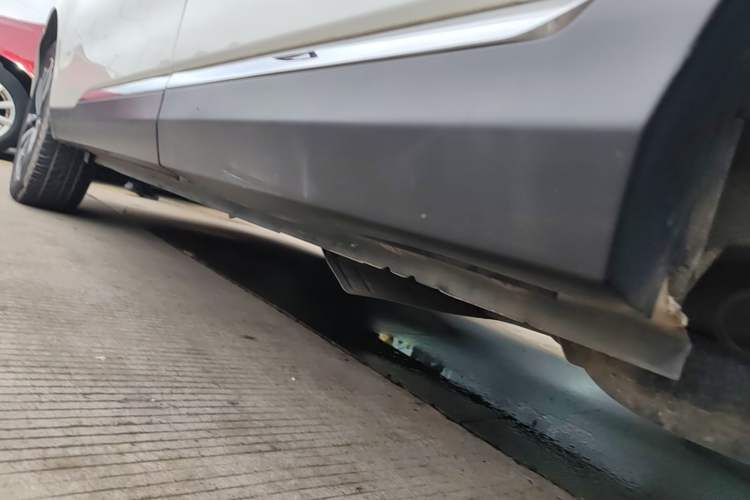 Used Venucia T90 2017 2.0L CVT Smart Edition Left Side Sill