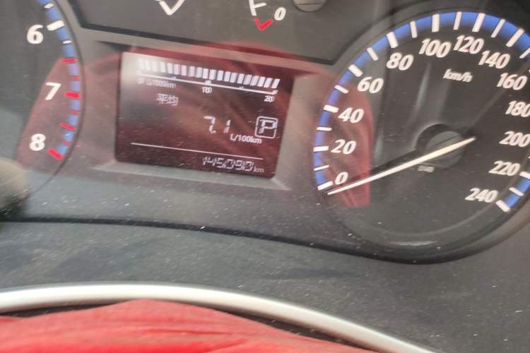 Used Venucia T90 2017 2.0L CVT Smart Edition Odometer Close Up