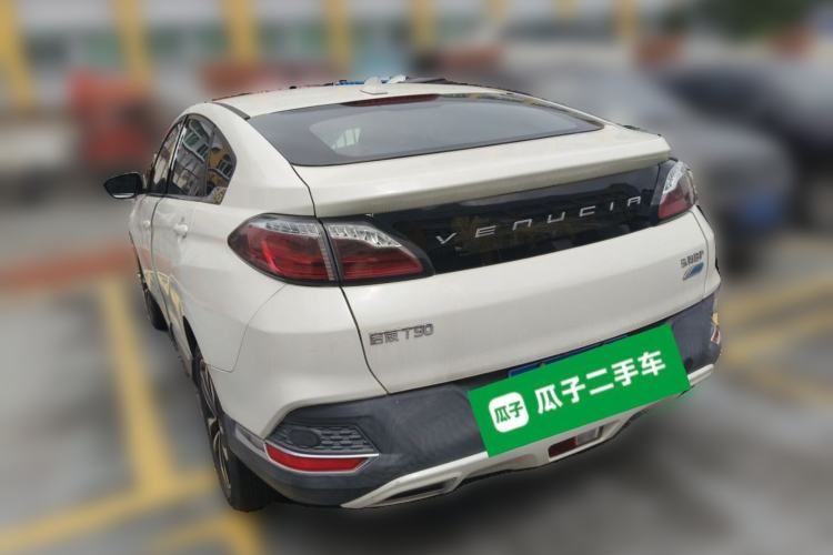 Used Venucia T90 2017 2.0L CVT Fashion Edition Rear Left 45 Deg