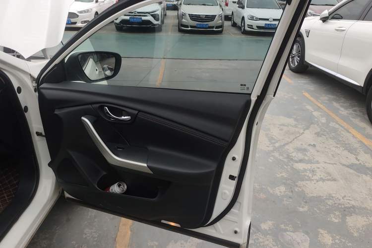 Used Venucia T90 2017 2.0L CVT Smart Edition Right Front Door Interior