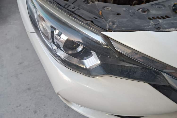 Used Venucia T90 2017 2.0L CVT Smart Edition Right Front Headlight