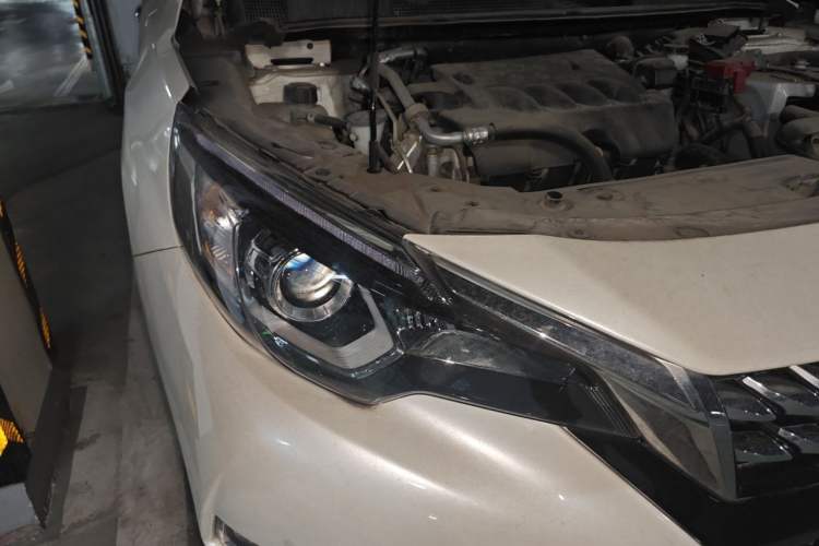 Used Venucia T90 2017 2.0L CVT Smart Edition Right Front Headlight