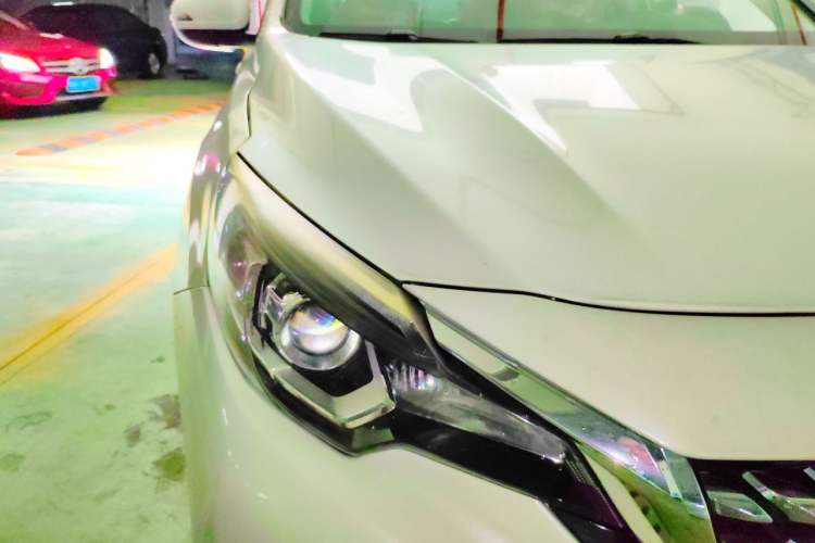 Used Venucia T90 2017 2.0L CVT Smart Edition Right Front Headlight