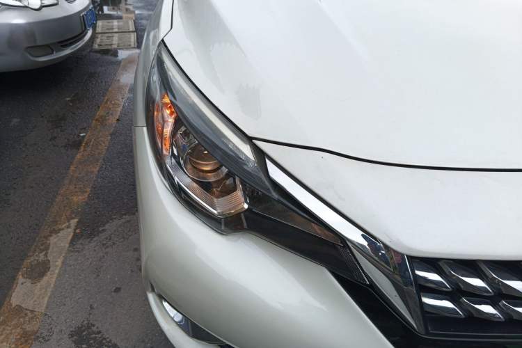 Used Venucia T90 2017 2.0L CVT Smart Edition Right Front Headlight