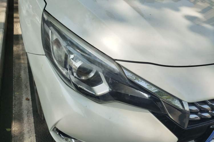 Used Venucia T90 2017 2.0L CVT Smart Edition Right Front Headlight