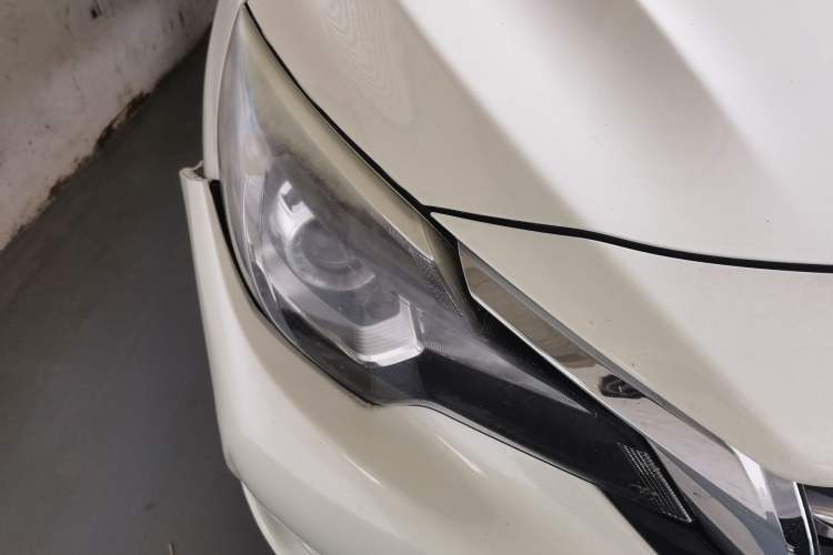 Used Venucia T90 2017 2.0L CVT Smart Edition Right Front Headlight