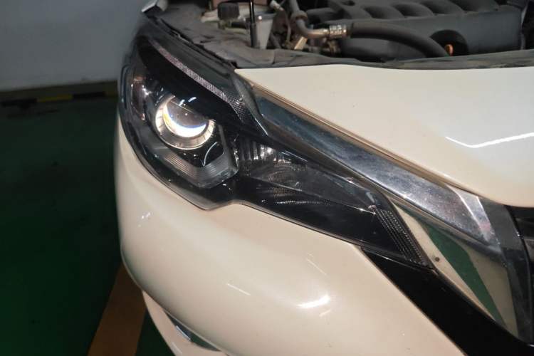 Used Venucia T90 2017 2.0L CVT Smart Edition Right Front Headlight