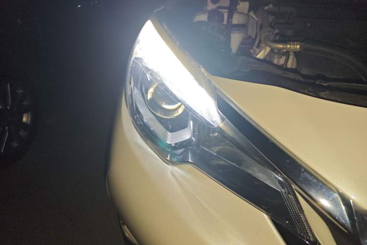 Used Venucia T90 2017 2.0L CVT Smart Edition Right Front Headlight
