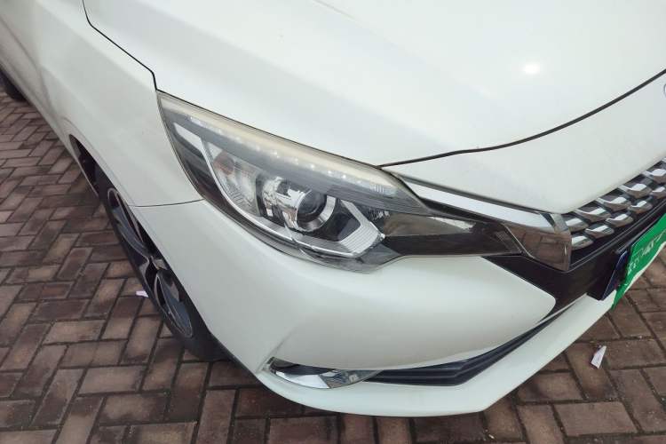 Used Venucia T90 2017 2.0L CVT Smart Edition Right Front Headlight
