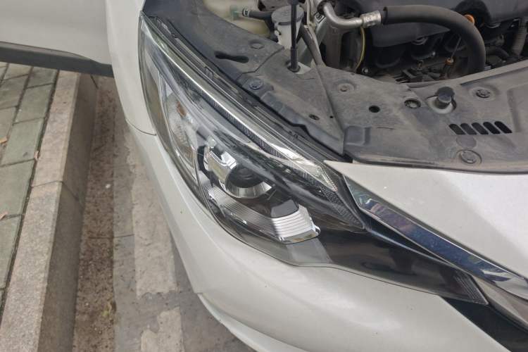 Used Venucia T90 2017 2.0L CVT Smart Edition Right Front Headlight