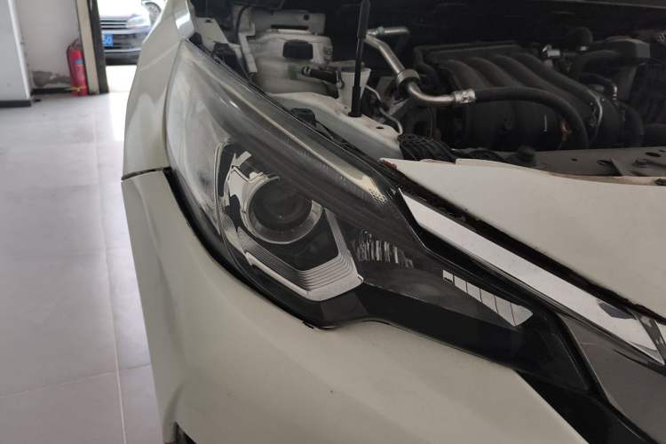 Used Venucia T90 2017 2.0L CVT Smart Edition Right Front Headlight