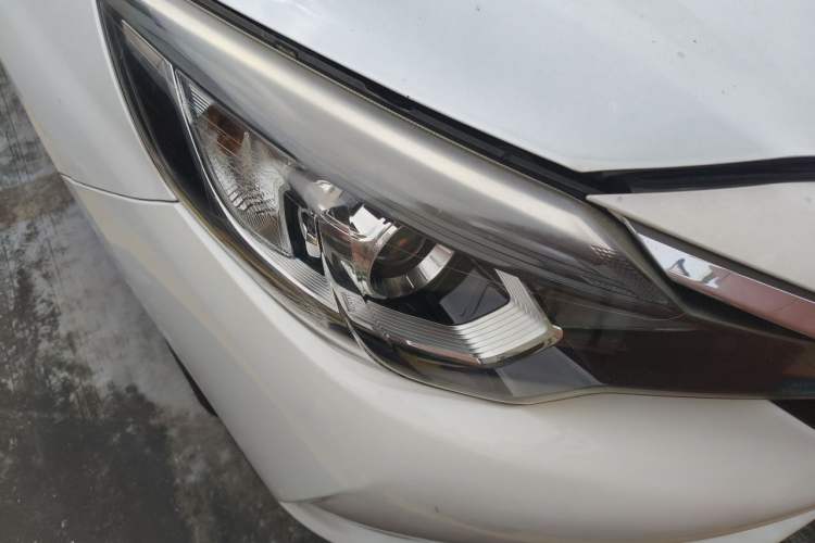 Used Venucia T90 2017 2.0L CVT Fashion Edition Right Front Headlight