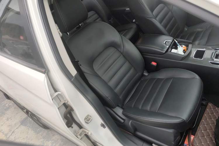 Used Venucia T90 2017 2.0L CVT Smart Edition Right Front Seat