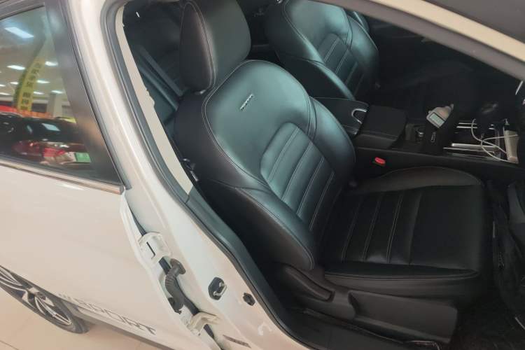 Used Venucia T90 2017 2.0L CVT Smart Edition Right Front Seat