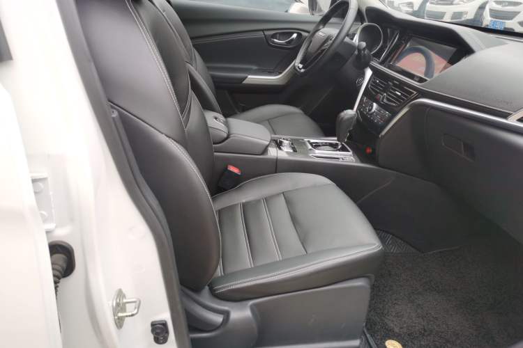 Used Venucia T90 2017 2.0L CVT Leading Edition Right Front Seat