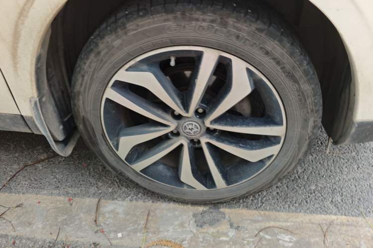 Used Venucia T90 2017 2.0L CVT Smart Edition Right Front Wheel Hub