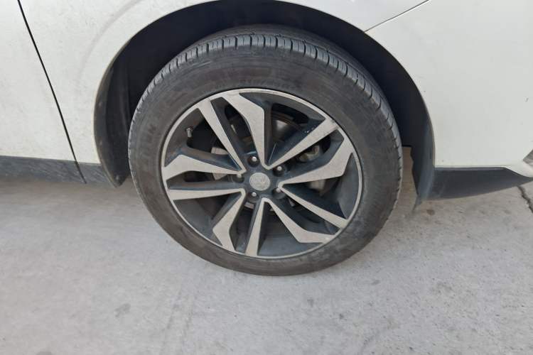Used Venucia T90 2017 2.0L CVT Smart Edition Right Front Wheel Hub