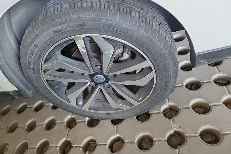 Used Venucia T90 2017 2.0L Manual Fashion Edition Right Front Wheel Hub