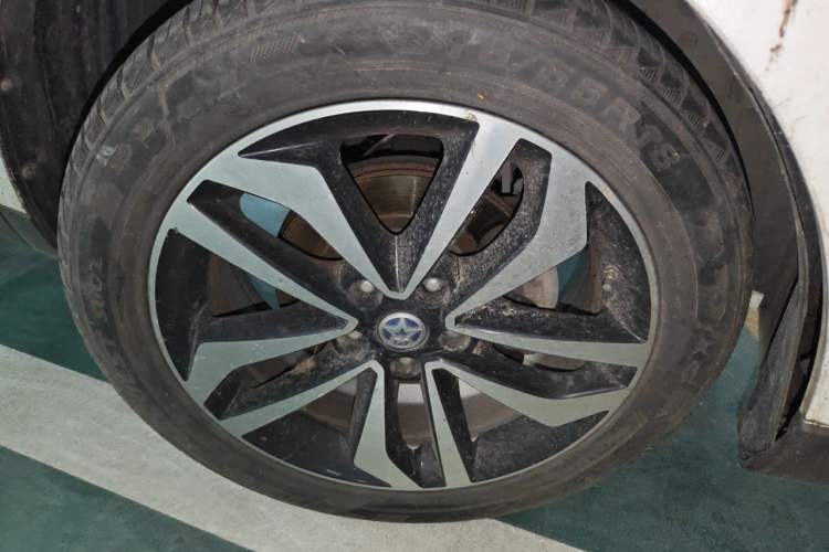 Used Venucia T90 2017 2.0L CVT Smart Edition Right Front Wheel Hub