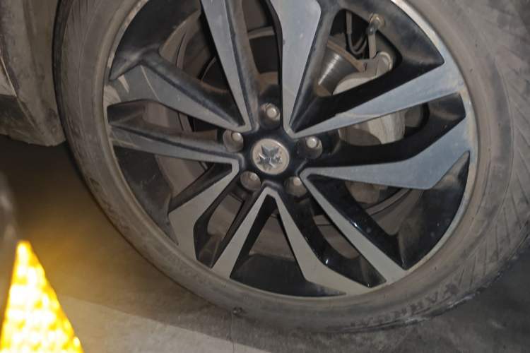 Used Venucia T90 2017 2.0L CVT Smart Edition Right Front Wheel Hub