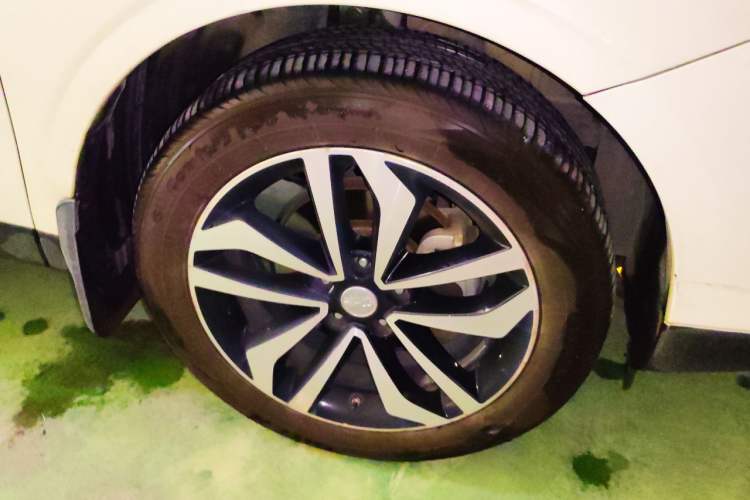 Used Venucia T90 2017 2.0L CVT Smart Edition Right Front Wheel Hub