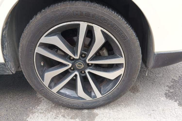 Used Venucia T90 2017 2.0L CVT Smart Edition Right Front Wheel Hub