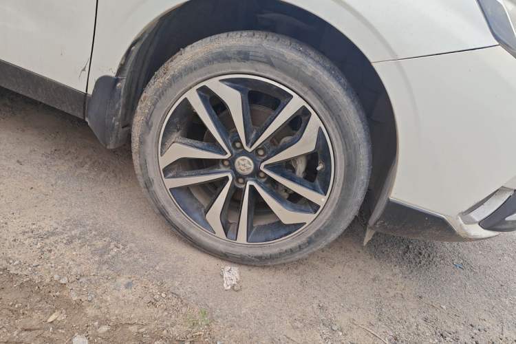 Used Venucia T90 2017 2.0L CVT Smart Edition Right Front Wheel Hub