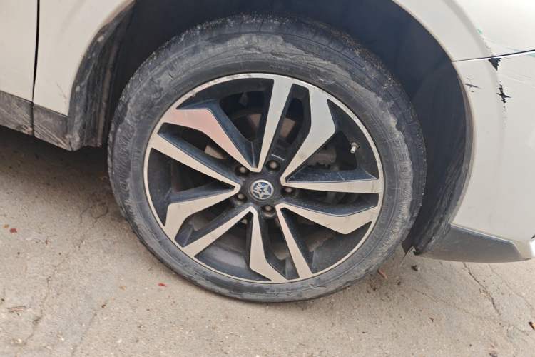 Used Venucia T90 2017 2.0L CVT Smart Edition Right Front Wheel Hub
