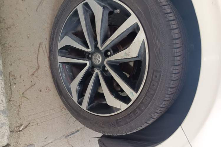 Used Venucia T90 2017 2.0L CVT Smart Edition Right Front Wheel Hub