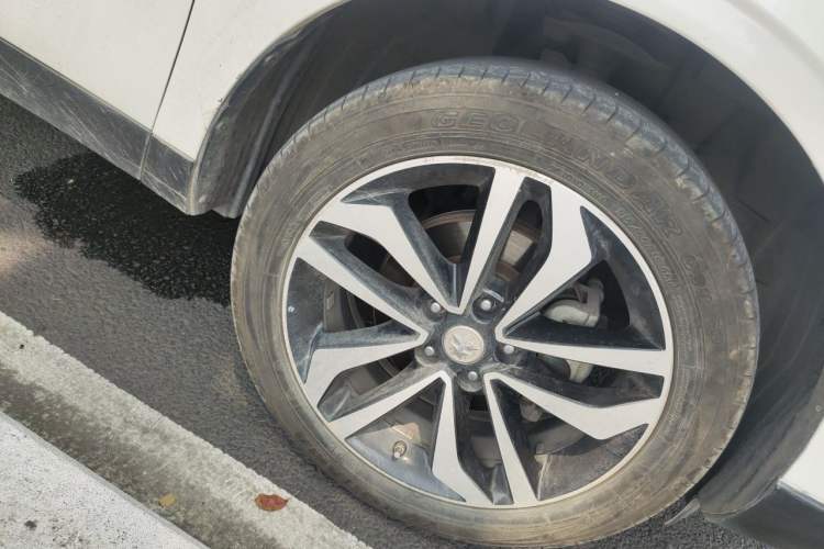 Used Venucia T90 2017 2.0L CVT Smart Edition Right Front Wheel Hub