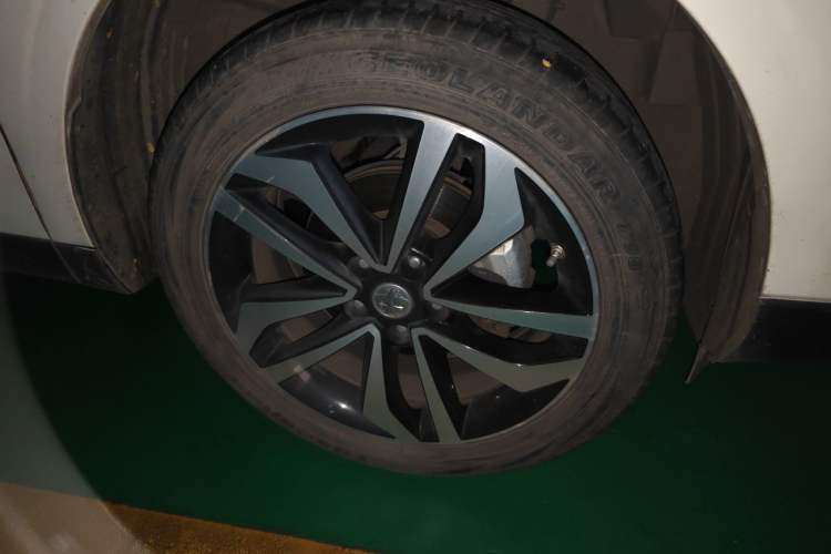 Used Venucia T90 2017 2.0L CVT Smart Edition Right Front Wheel Hub