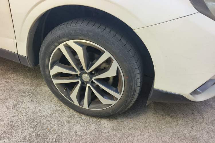 Used Venucia T90 2017 2.0L CVT Smart Edition Right Front Wheel Hub